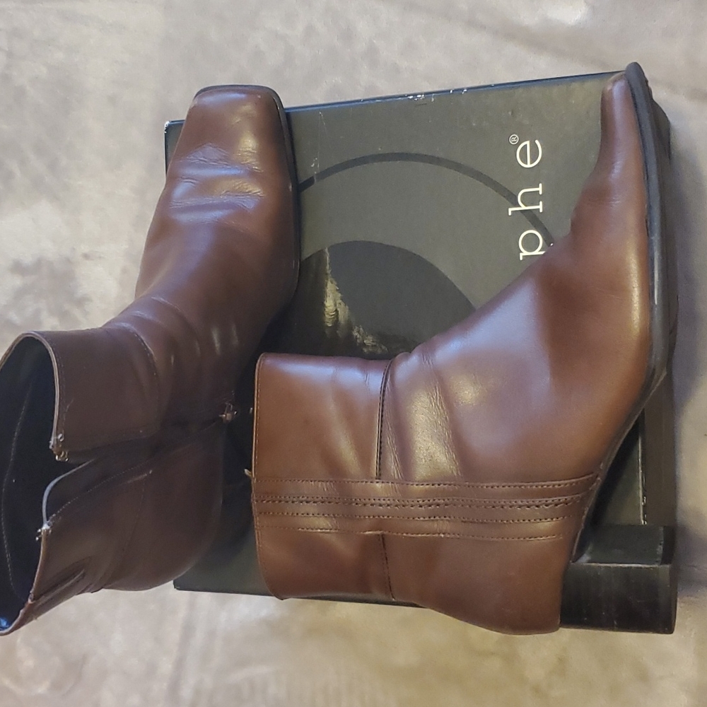 Apostrophe Risa Acorn Boots